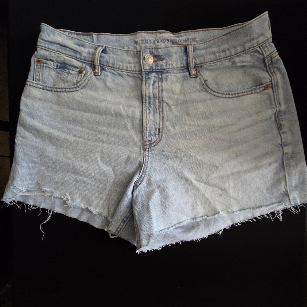 American Eagle Strigid Light Wash Distressed Cut Off Denim Shorts Womens Size 10